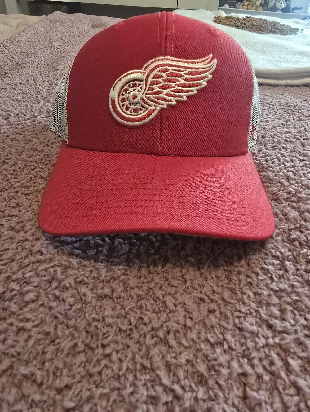 NHL Men's Red Trucker Cap with White Mesh - Detroit Wings Style